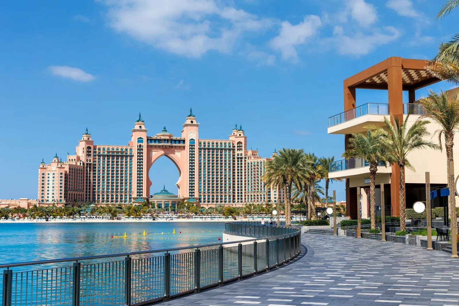 Atlantis The Palm — отель с дельфинарием в Дубае